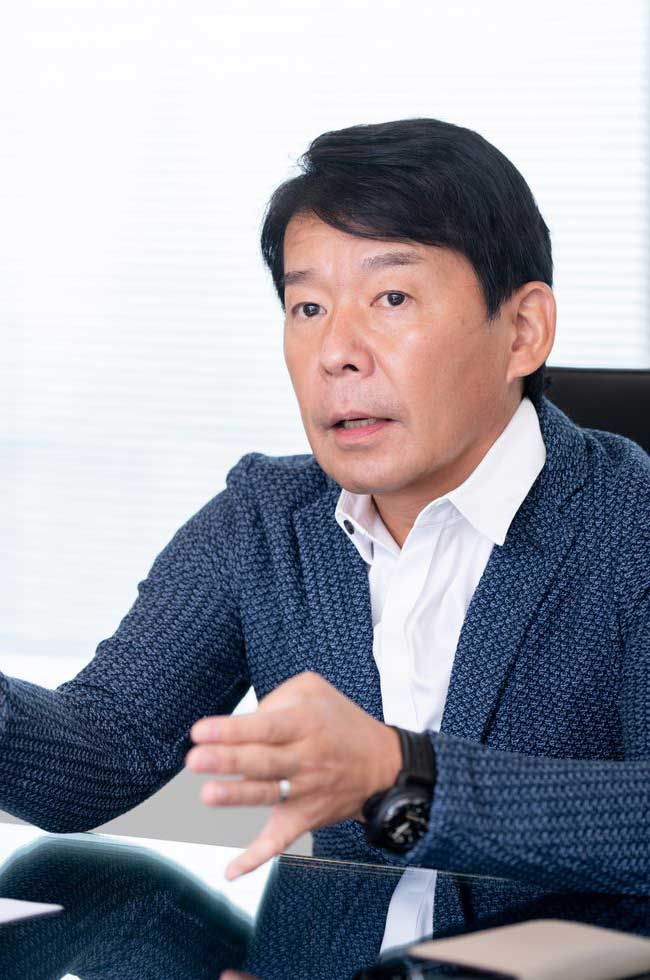 「デジタルを活用したマーケティングの一気通貫の流れを確立する」と話す辻本氏