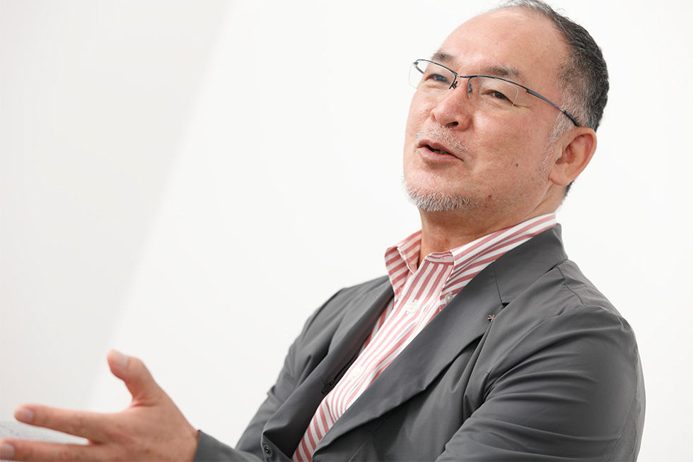熱狂的なアウトドア愛好家としても知られる山井会長。その経験がモノ作りに生かされている