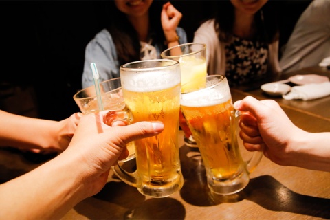 飲まない（飲めない）人はノンアル・ソフトドリンクに満足しているのだろうか？（写真／Shutterstock）