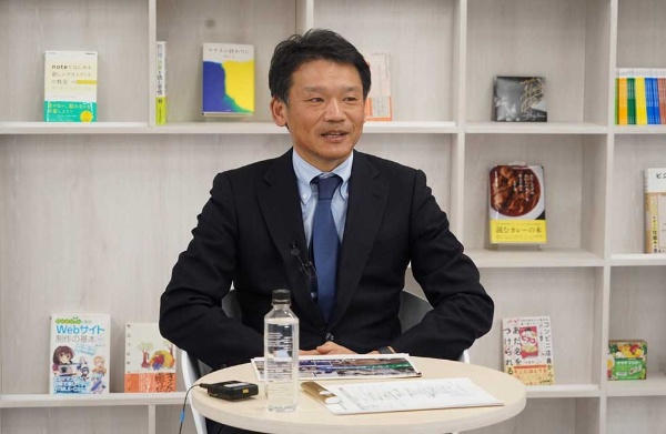 元ヤフー宮坂副知事流 広報の新時代 貪欲に伝える 直接話法 日経クロストレンド 元ヤフー宮坂副知事流 広報の新時代 貪欲に伝える 直接話法 日経クロストレンド