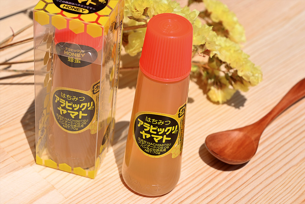 一見するとのりのようだが、実は中身は蜂蜜という「はちみつアラビックリ!?ヤマト」。カナダ産蜂蜜70グラム入りで価格は864円（税込み）