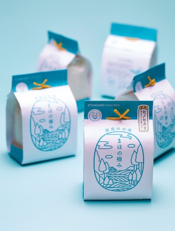 パッケージデザイナーの三原美奈子氏がデザインした、奈良市にある農業法人、空土の「まほの極み」（450グラム）。低コストかつ小ロットなパッケージ（写真提供／三原美奈子デザイン）