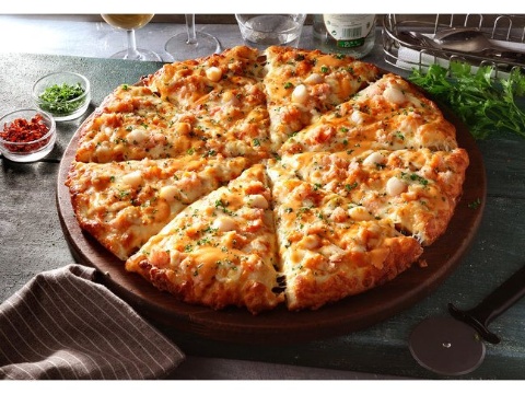 ピザーラ、冬の新商品「カニとウニクリームソースのピザ」を発売