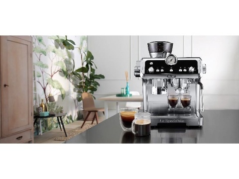 デロンギ、グラインダー機能を搭載したコーヒーメーカーを発売
