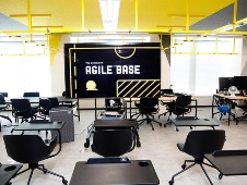 DMの申込数が1.7倍に アフラック流DXが上げた開封率