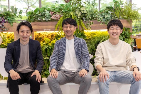 左より、テレビ朝日コンテンツ編成局 動画制作部プロデューサー 矢崎浩司氏、同技術局 コーポレートデザインセンター CGデザイン室 兼 IoTvセンター アートディレクター 横井勝氏、同インターネット・オブ・テレビジョン(IoTv)局 IoTvセンター 原田裕生氏