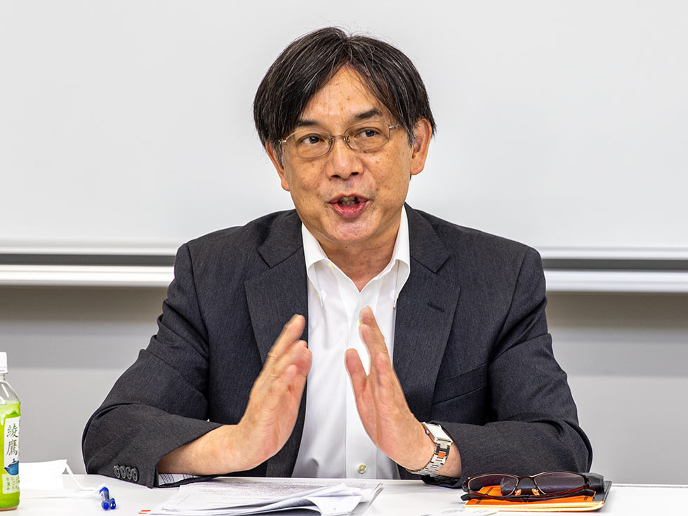 早稲田大学の魅力は多様性だと語る齋藤氏 日経クロストレンド