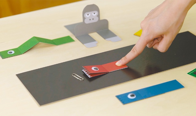 磁石と紙でヘビやゴリラが動く 科学の面白さを知る知育玩具 日経クロストレンド 磁石と紙でヘビやゴリラが動く 科学の面白さを知る知育玩具 日経クロストレンド