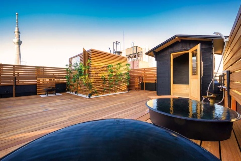 【SAUNA TREND 3】都心屋上サウナ/自然のキンキンに冷えた水に飛び込む醍醐味 プライベートな空間で水着を着て存分にリラックス