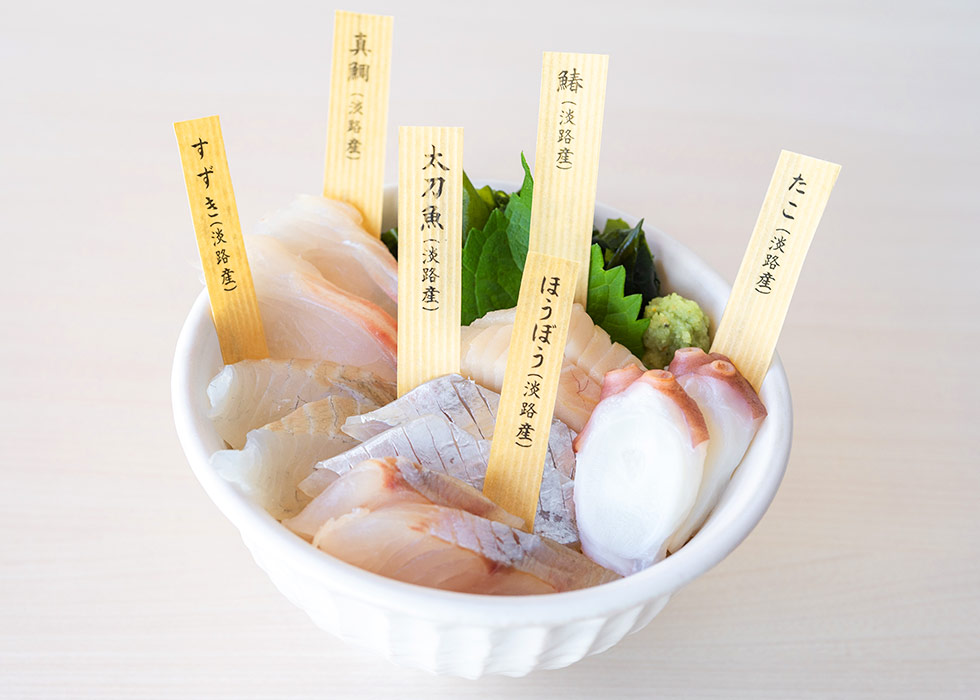 ■うずしお（兵庫県）の「白い海鮮丼」