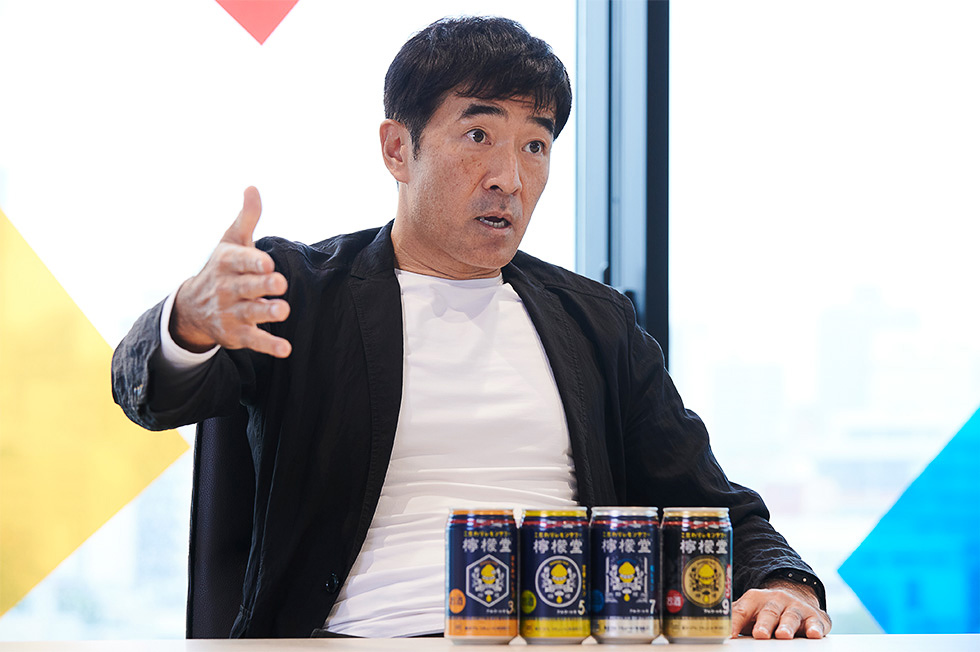 和佐高志氏（写真／洞澤佐智子＝CROSS…：日経クロストレンド