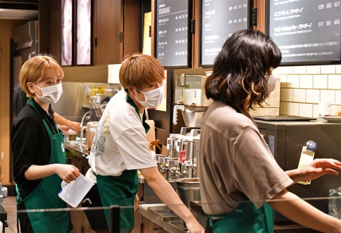 スターバックスはパートナー(従業員)のドレスコードを改定。髪の色が自由になった