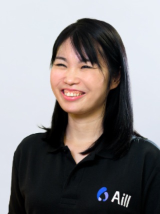 代表取締役の豊嶋千奈氏。大手製薬企業トップ営業の経験を生かし、産学連携でコミュニケーションを支援するAIを開発。19年に起業