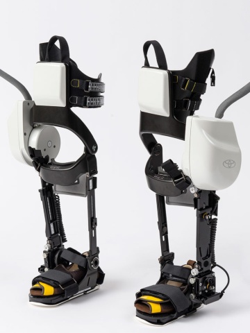 ウェルウォークWW-2000のロボット脚。まひをしている側の脚に装着し、膝の曲げ伸ばしをモーターで補助しながら、本体のトレッドミルの上を歩ける