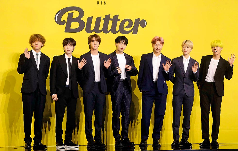 BTSのベストが100万枚突破大ヒット 食品も写真集も売れた：日経クロス