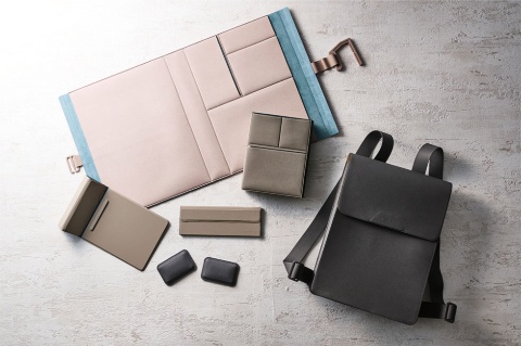 後発のワークツール6種類のシリーズ。自立するガジェットボックスやバックパック、コンパクトなリストレスト、折り畳みマウスパッド、多機能デスクマット、折り畳みPCスタンドがある