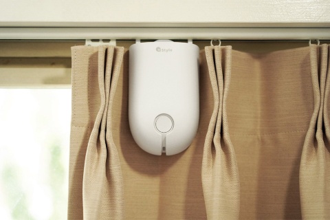 売れ筋商品の「スマートカーテン」。設定した時間にカーテンを自動開閉できる。外出先からでも操作可能