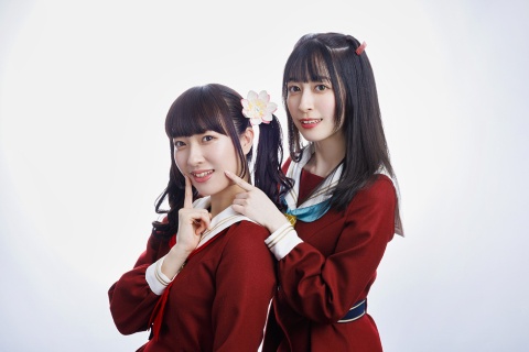 ユニット紹介/みらくらぱーく! メンバーは1年生の大沢瑠璃乃(CV.菅 叶和、写真左)、2年生の藤島 慈(CV.月音こな、写真右)小学校からの幼なじみ同士だが、瑠璃乃がカリフォルニアに渡っており、蓮ノ空にて再会。学年こそ異なるものの「ニコイチ感」が強いユニット。一体となって楽しむ、キャッチーな楽曲にも注目