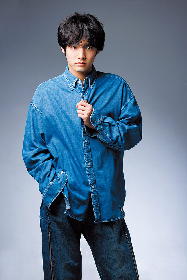 スタイリスト／壽村太一 ヘアメイク／廣瀬…：日経クロストレンド