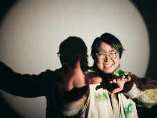 活動セーブ期間明け、こっちのけんとが明かす新曲のポイントは?