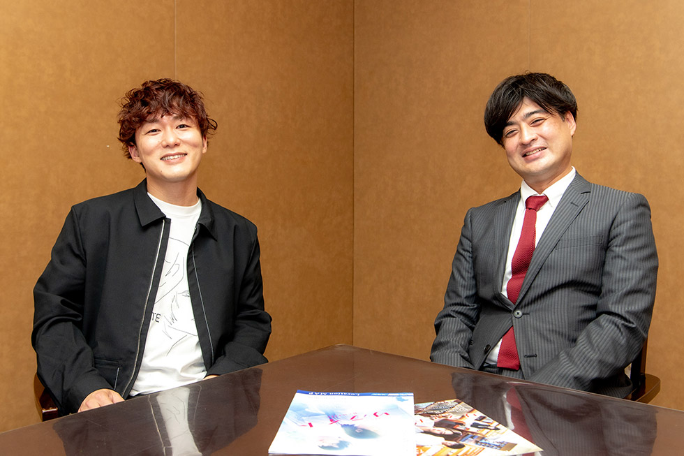 映画『リライト』を手掛けた、松居大悟監督（左）と岡田直樹プロデューサー