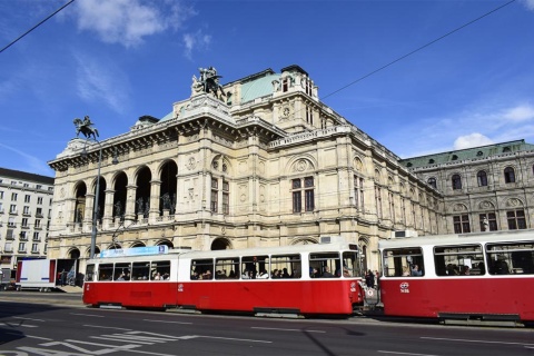 オーストリアでは公共交通が乗り放題となる割安な「気候チケット」の販売が始まった（画像／Shutterstock）