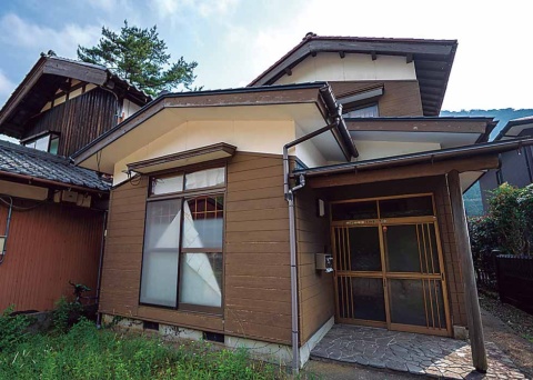 昭和期に建てられた家は遵法性を満たしていないことも多く、注意が必要だ