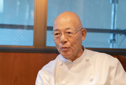 ペッパーフードサービスの創業者である⼀瀬邦夫氏は、81歳ながら現役。2023年11月に「和牛ステーキ 和邦」を東京・両国国技館の近くにオープンさせた