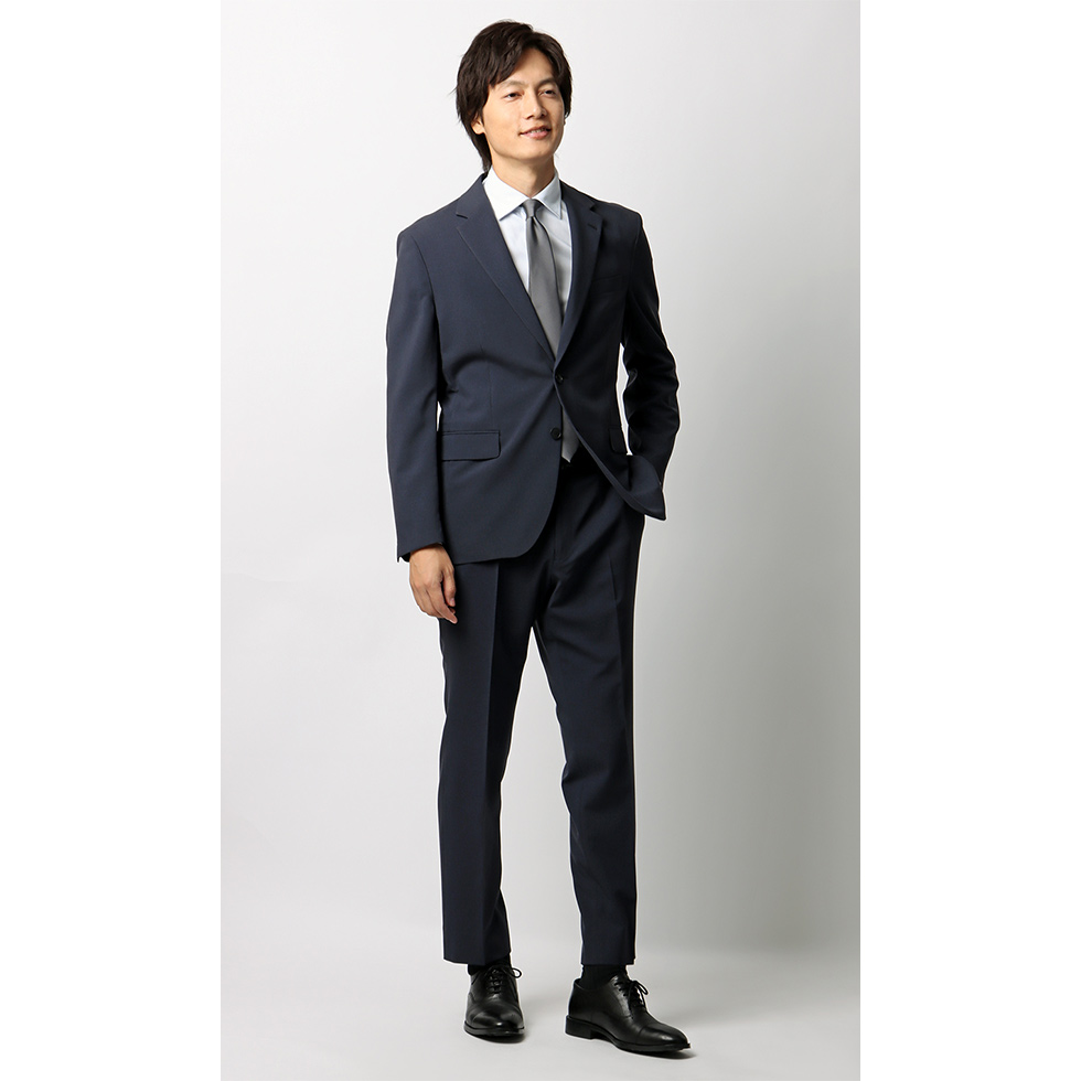 苦境の紳士服界に新星 「洋服の青山」の“暴挙スーツ”、敬遠層が支持 
