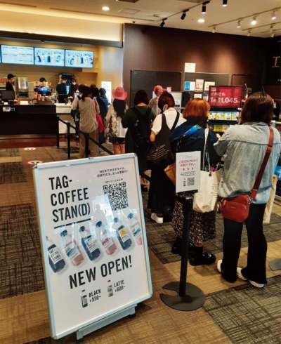 2021年10月、神奈川・川崎の映画館「109シネマズ川崎」に初オープンした「TAG COFFEE STAN（D）」。21年11月には「109シネマズ二子玉川」にも開店した（画像提供／サントリー食品インターナショナル）