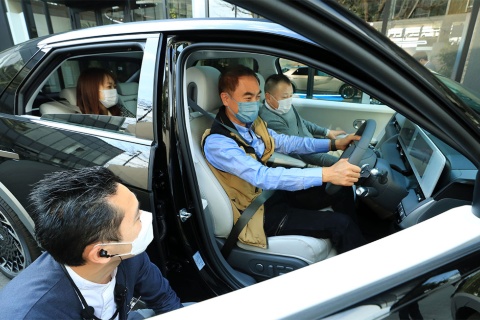 期間限定店舗では販売前のEV「アイオニック5」の試乗もできる(東京・原宿のヒョンデ ハウス 原宿)