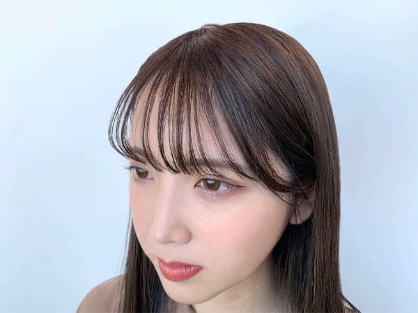 Z世代向け商品開発の3カ条 なぜ 前髪専用のり は生まれたのか 日経クロストレンド Z世代向け商品開発の3カ条 なぜ 前髪専用のり は生まれたのか 日経クロストレンド