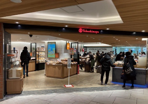 21年3月には、横浜駅から直結する地下1階部分で横浜高島屋が増床し、日本最大級の“デパ地下”が誕生。若者向けのテナントも入る