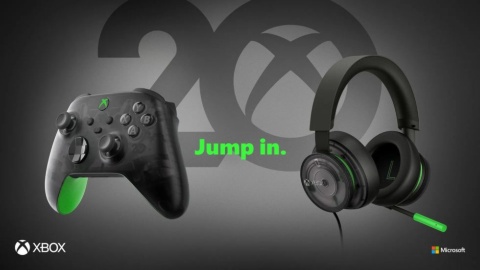 Xboxのアクセサリー類。デザイン性が高いコントローラーや、Xbox向けにデザインされたBang＆Olufsenのヘッドセットなどがラインアップされている