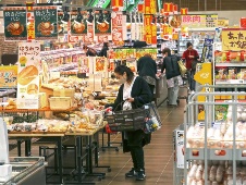 越境ドラッグストア 北陸でスーパー追い抜く アオキ・Genky猛攻