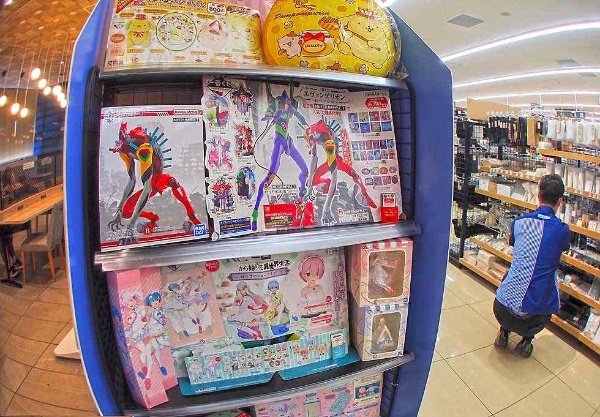 ガチャ で稼ぐコンビニ キャラくじ強化で 目的買い に的 日経クロストレンド ガチャ で稼ぐコンビニ キャラくじ強化で 目的買い に的 日経クロストレンド