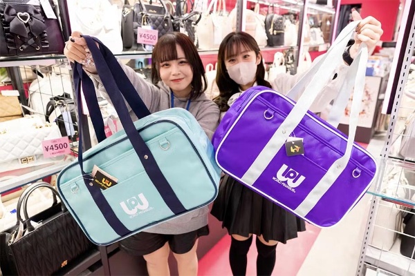 八王子発の学校バッグ「ワッペ」争奪戦 平成感のある派手さが今どき 八王子発の学校バッグ「ワッペ」争奪戦 平成感のある派手さが今どき