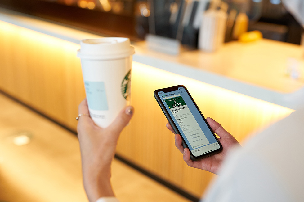 「LINEスターバックスカード」を利用することで、LINE上でLINE IDを使って商品の注文と支払いができる