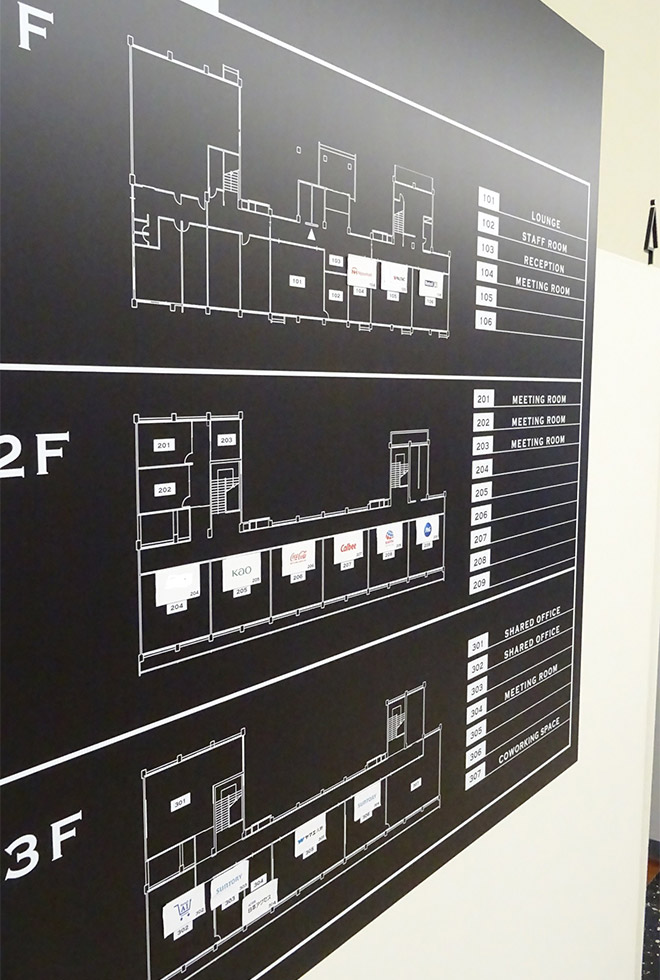 MUSUBU AIの館内図。入居した企業がかつての教室を研究･開発拠点として利用している。社名を公表できない企業が2社ある