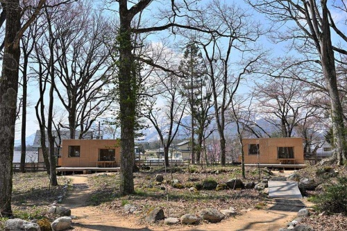 隈研吾氏とスノーピークが共同開発したモバイルハウス「住箱-JYUBAKO-」に宿泊するプランもある