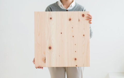 森の学校の経営を支えたヒット商品「ユカハリ・タイル」(写真提供/西粟倉・森の学校)