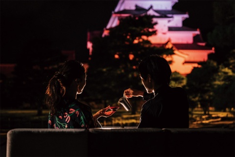 会津若松市では「会津晩餐会」というテーマで、1泊2日の旅行を企画。夜は鶴ヶ城を貸し切ってtype-Rでのディナー体験を提供した