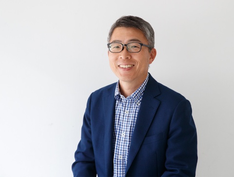 日経クロストレンドでも広報活動に関する連載を担当する鈴木正義氏が、マーケターに知っておいてもらいたい広報の思いと視点を語る。鈴木氏は、2004年よりアップルにて本格的に広報専門職のキャリアをスタートし、11年にレノボと日本電気の合弁事業NECパーソナルコンピュータの設立を機にレノボ・ジャパンに入社、同時にNECパーソナルコンピュータへ出向し広報担当に。14年よりレノボ・ジャパン広報も兼務