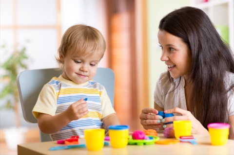 母親に直接聞いても、幼児向け教材を拒否する理由が分からなかったという（写真／Shutterstock）