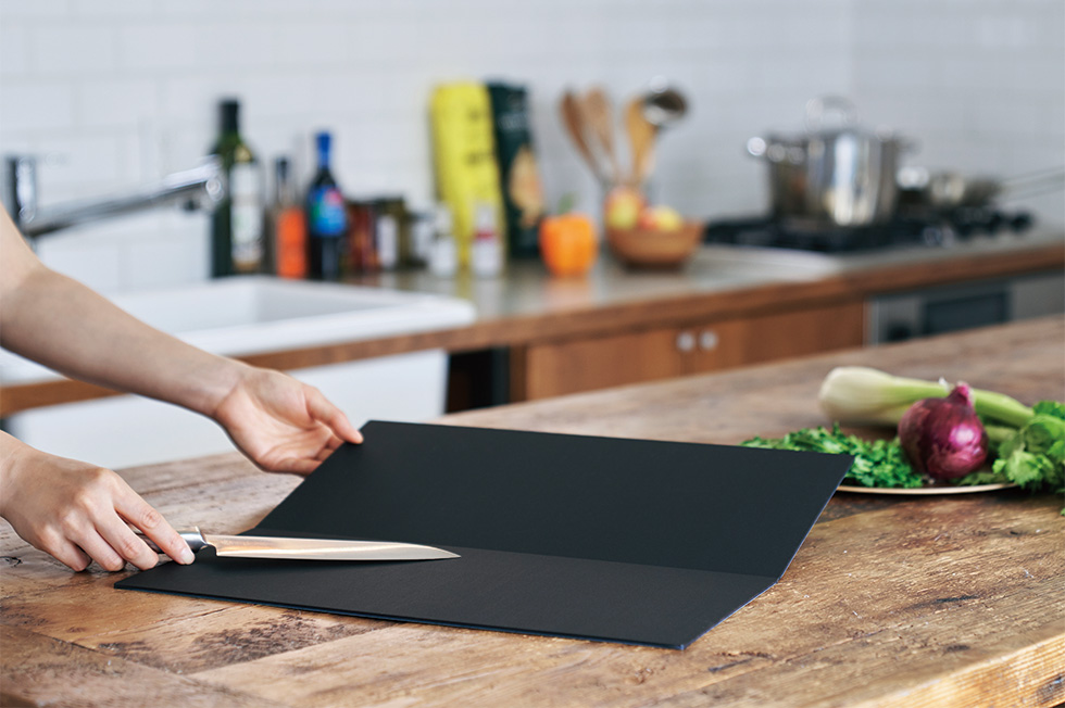 まな板を文具の技術で作ったら？ 木製と樹脂製の弱点を解消：日経