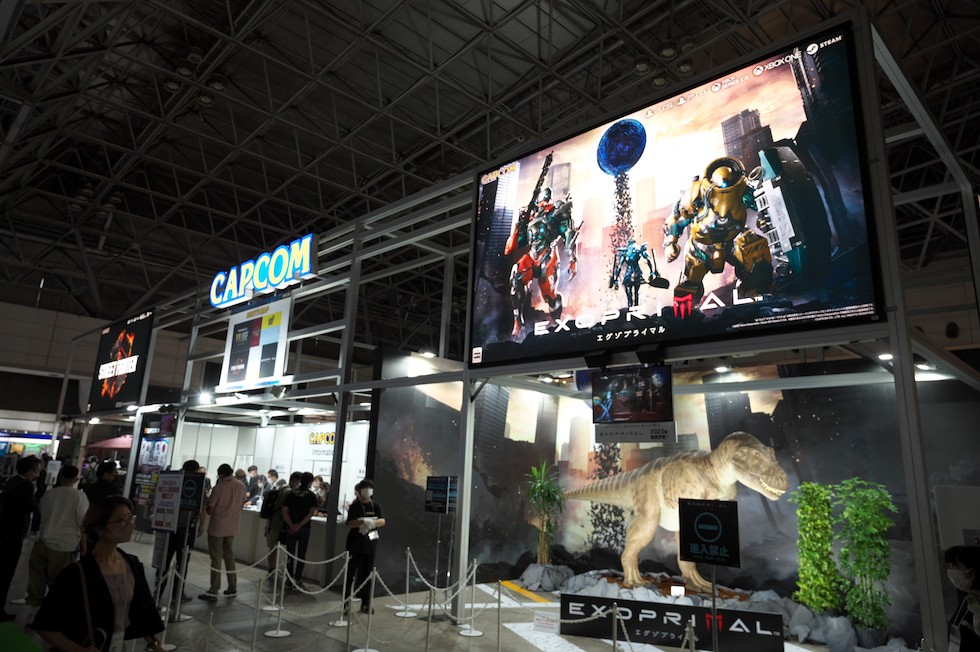 カプコンのブースは「ホール7」の入り口付近。ビジネスデイの開始直後から多くの人が訪れていた