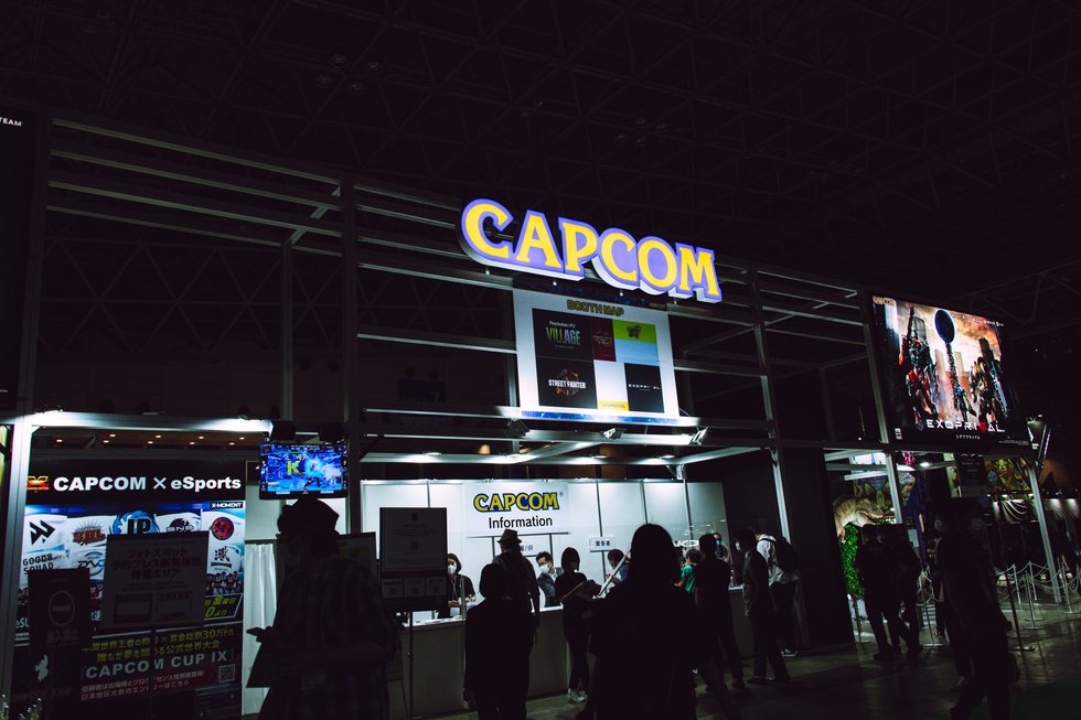 カプコンブース。『モンスターハンターライズ：サンブレイク』のコーナーは階段側に鎮座していた
