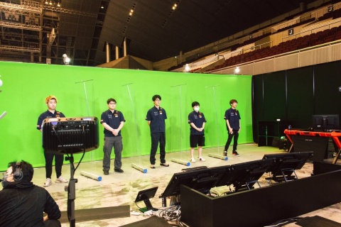 アジア競技大会2022の代表内定選手。PUBGMobileのNaoto選手(写真左)、ハースストーンのglory選手(写真中央左)、ハーストーンのposesi選手(写真中央)、トリートファイターVのカワノ選手(写真中央右)、ストリートファイターVのマゴ選手(写真右)