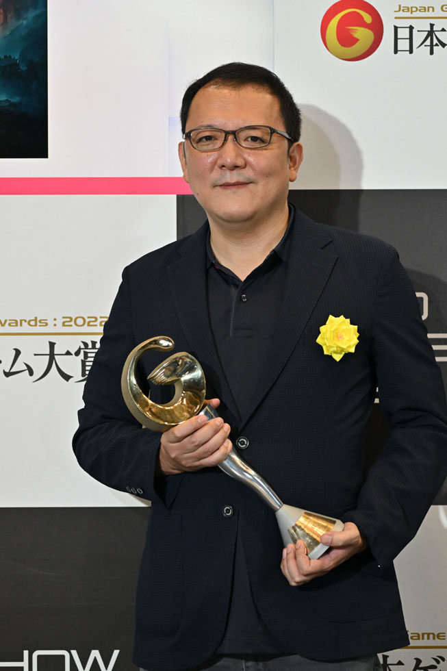 「年間作品部門」大賞を受賞したフロム・ソフトウェア『ELDEN RING（エルデンリング）』の宮崎英高氏。同氏は経済産業大臣賞も受賞
