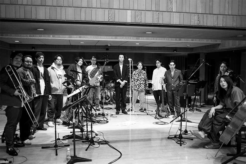 12人組のユニットMirage Collective（写真／スペースシャワーネットワーク提供）